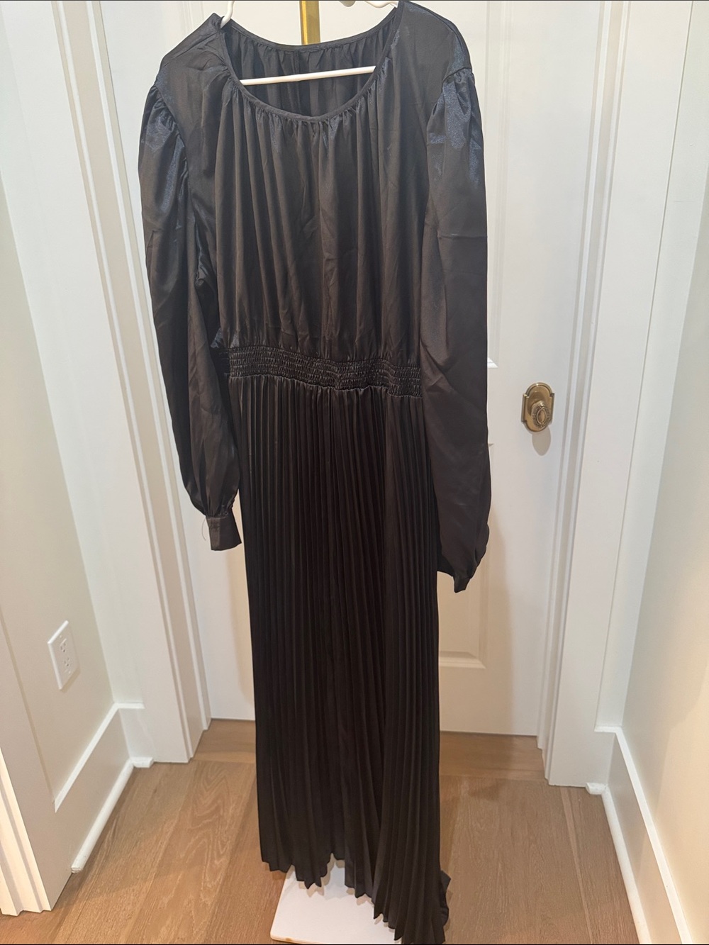Black Long Sleeve Pleated Maxi Dress - Elegant Evening Wear